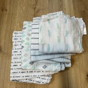 S/4 Baby Swaddles- Feathers and Geo Designs